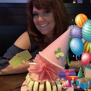 Meet your Posher, Elisa